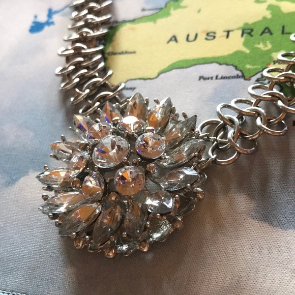 Silver flower necklace - Picture 4 of 5